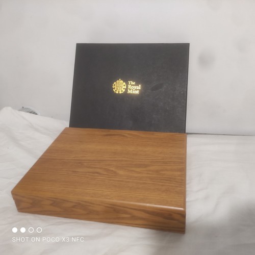 Royal mint wooden box - wooden, vgc